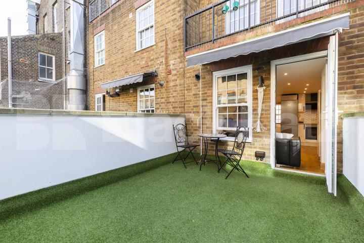 Newly refurbished 1 bedroom with large terrace located in Zone 1 Angel Chapel Market, Angel